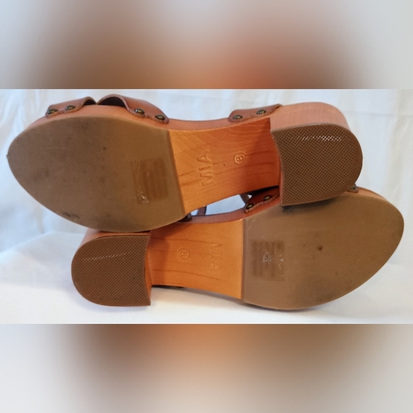 𝙈𝙄𝘼 𝐒𝐮𝐬𝐚𝐧 𝐖𝐨𝐨𝐝𝐞𝐧 𝐂𝐥𝐨𝐠 𝐒𝐭𝐫𝐚𝐩𝐩𝐲 𝐒𝐚𝐧𝐝𝐚𝐥𝐬/𝗕#04 - Picture 9 of 11